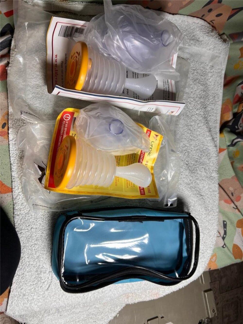 LifeVac Blue Travel Kit 2 Pack - Portable Suction Device NEW - Picture 2 of 10